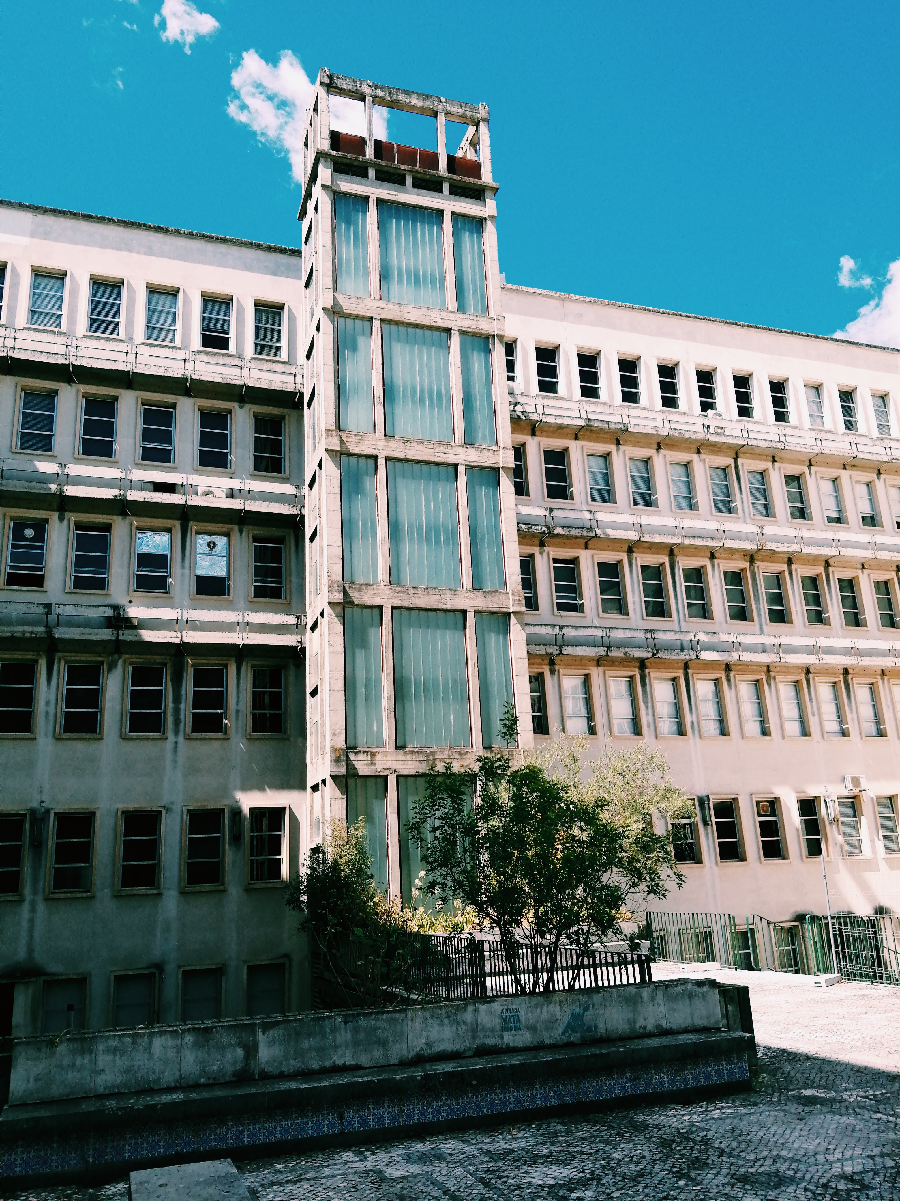 some sort of unused (hopefully) university
    building